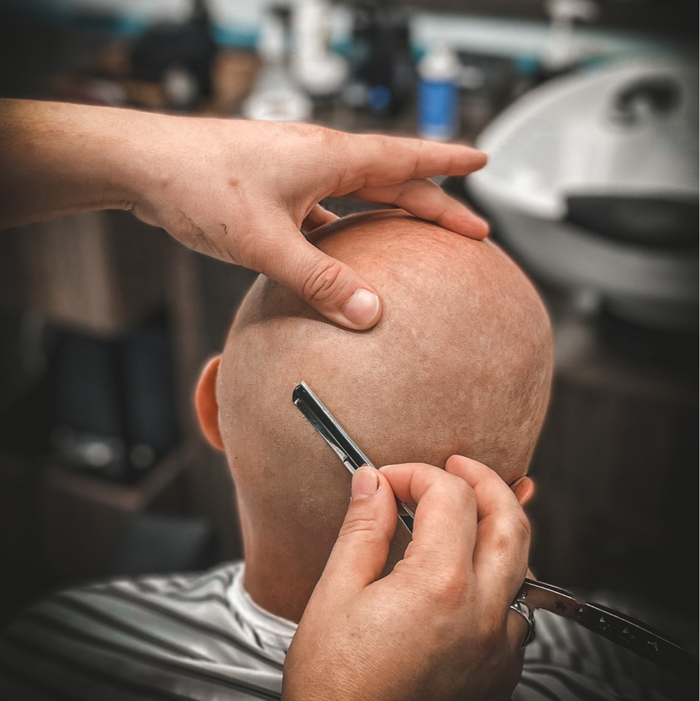 Классическое бритье наголо или бороды