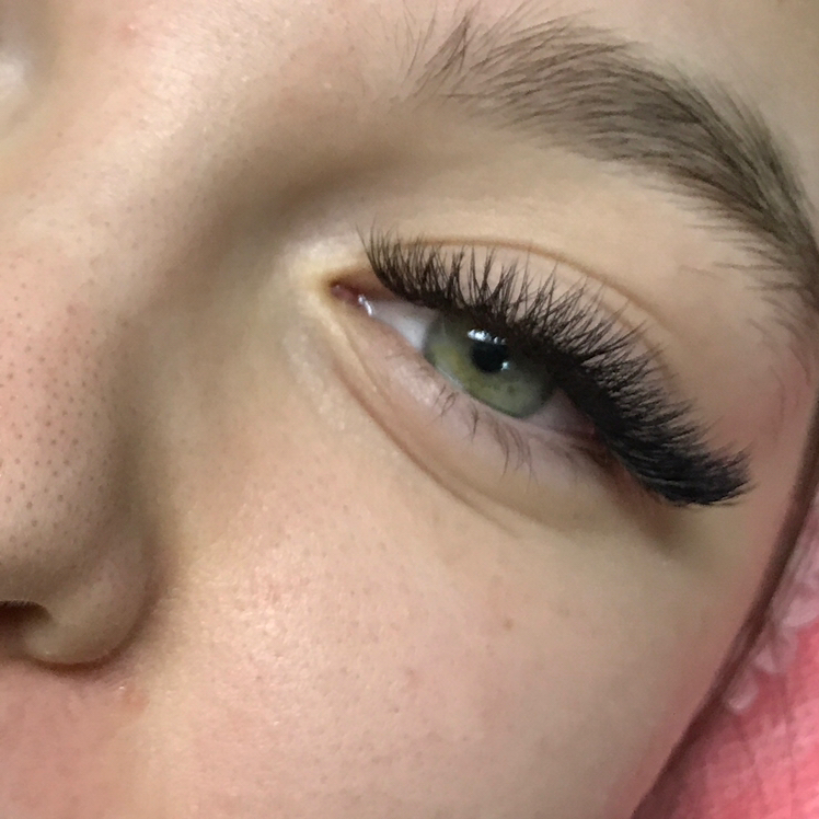 Наращивание ресниц 3D объем (готовыми пучками)