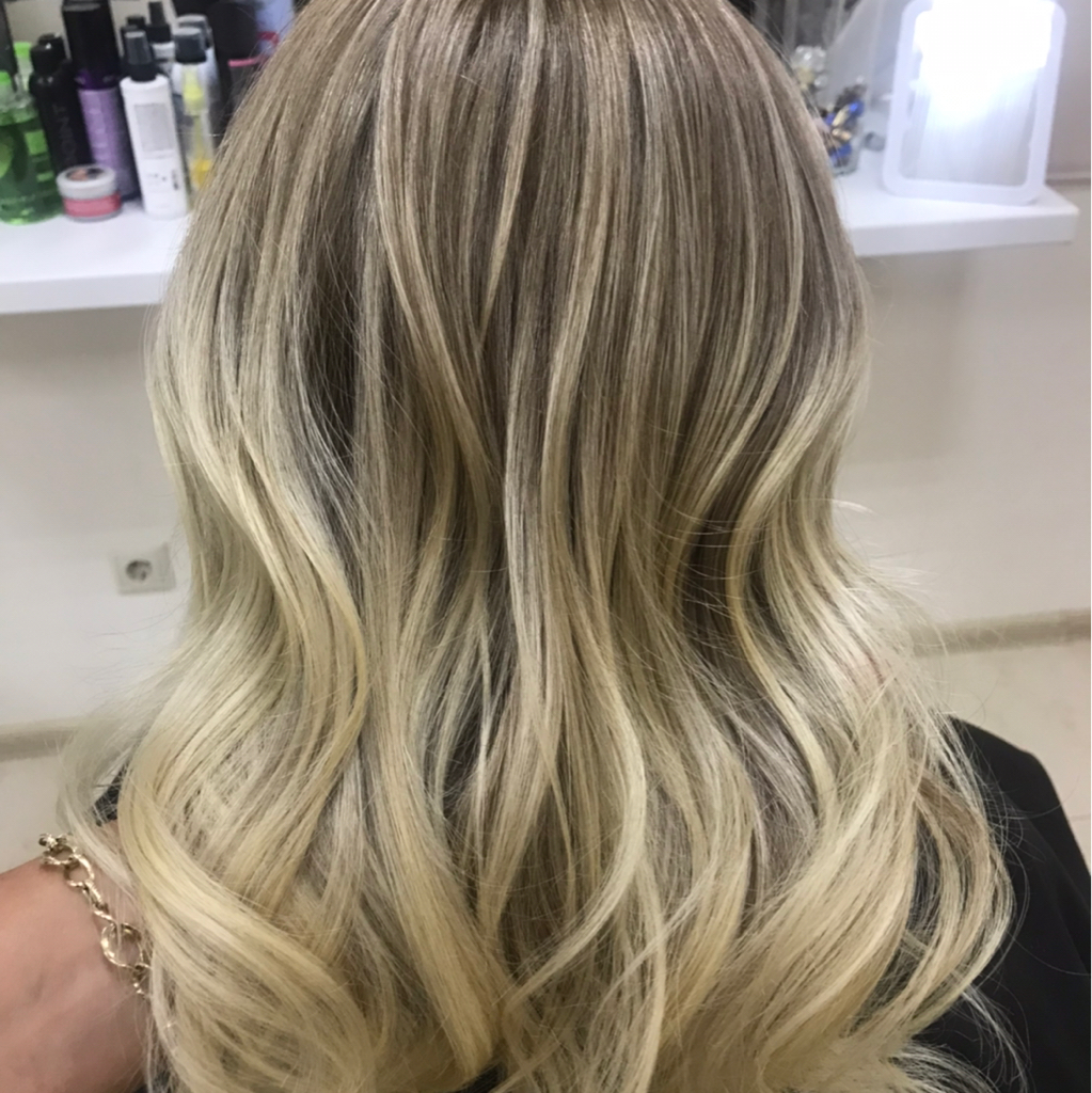 Окрашивание Аэртач,с учетом тонирования до лопаток