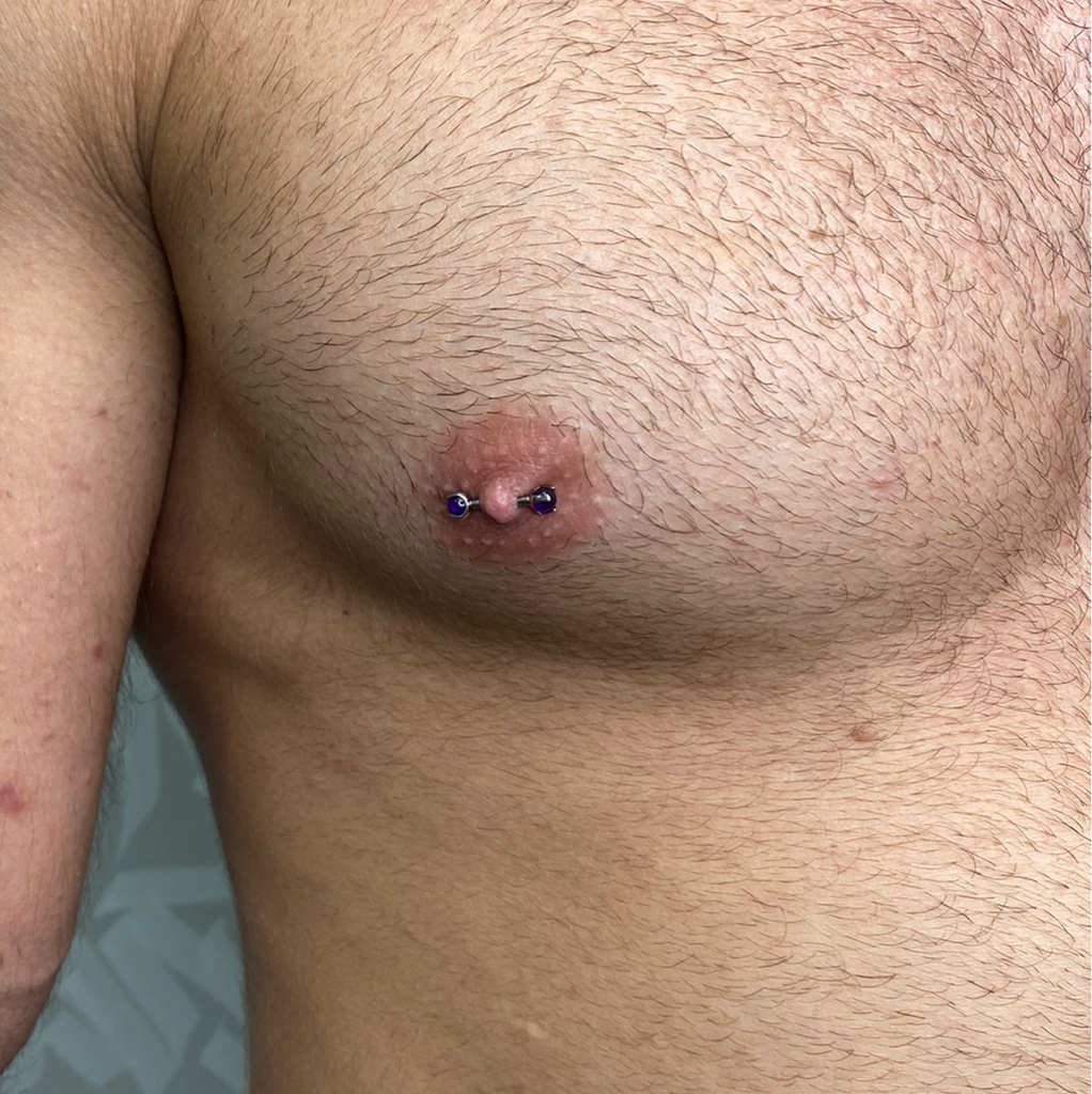 Прокол соска: мастер Юлия