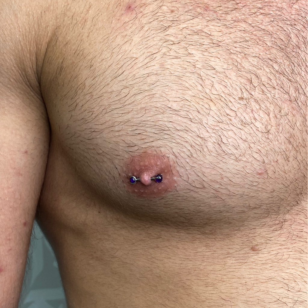 Прокол сосков: мастер Юлия