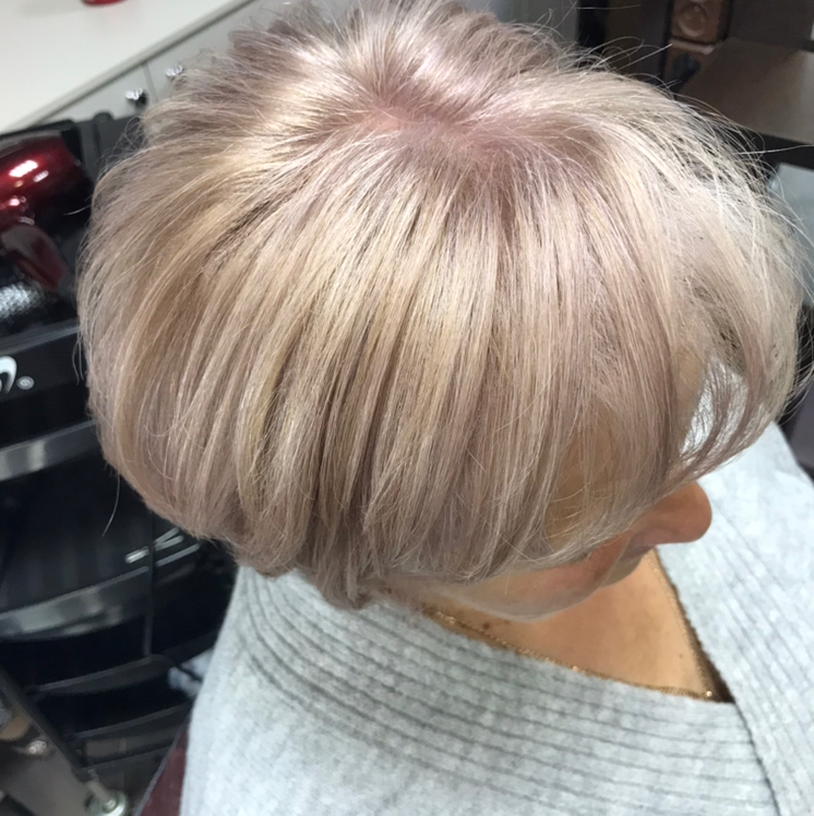 Обесцвечивание волос пудрой + окрашивание короткая стрижка отросший корень 2см