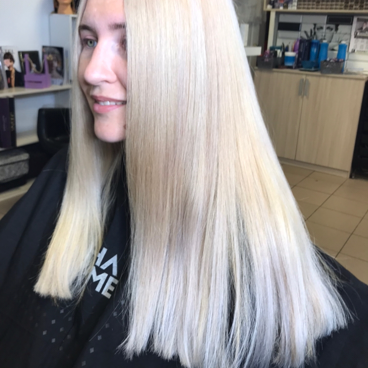 Обесцвечивание волос пудрой + окрашивание длина ниже плеч отросший корень от 2см