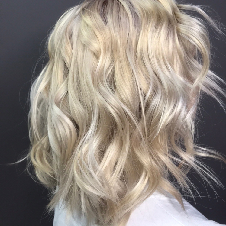 Обесцвечивание волос пудрой + окрашивание средняя длина отросший корень от 2см