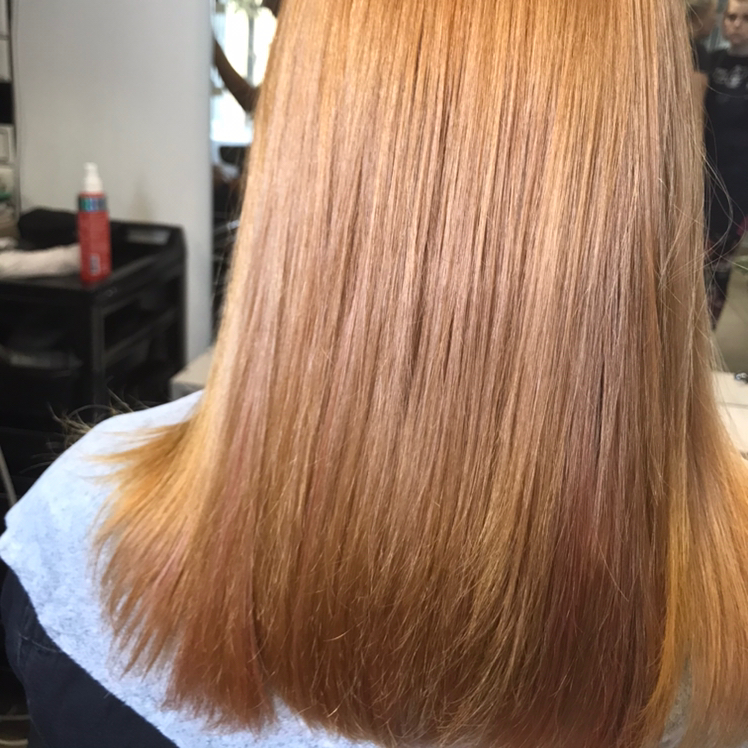 Окрашивание  в один тон. Длина ниже плеч