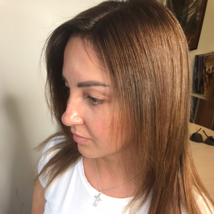 Окрашивание волос  в один тон. Длина по плечи