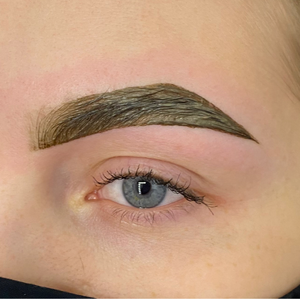 Окрашивание бровей