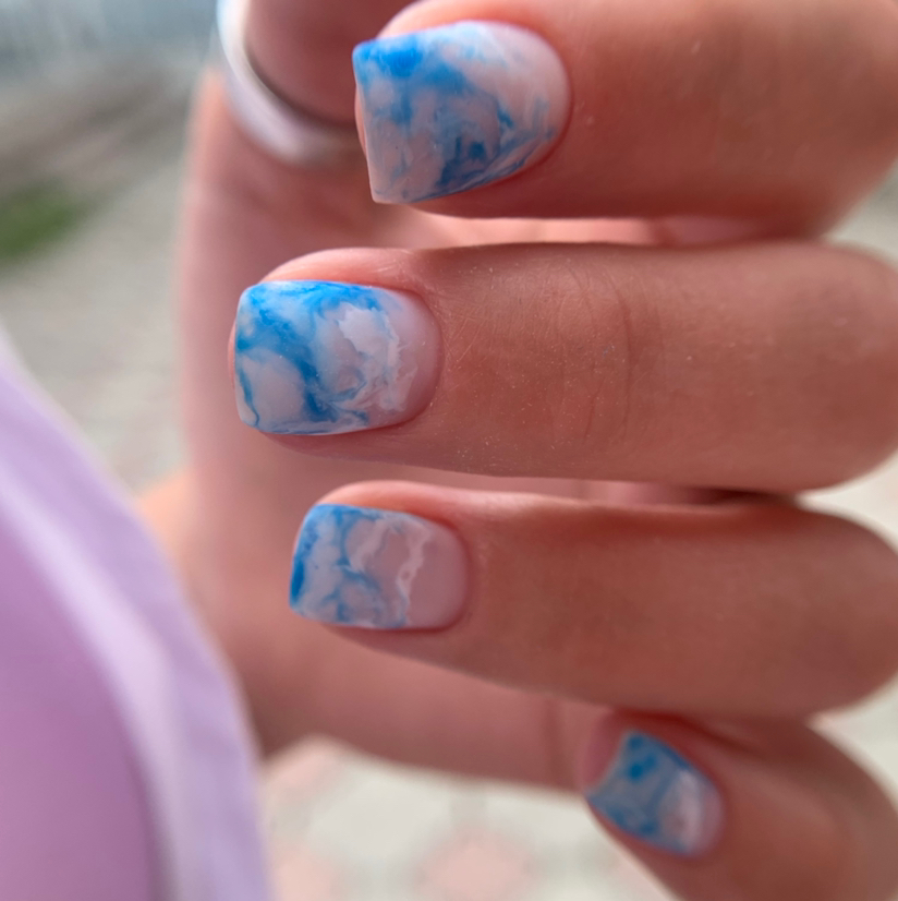 Комбинированный маникюр +гель лак (втирка, растяжка блестками , дизайн )  Снятие при дальнейшем покрытии бесплатно, выравнивание ногтевой пластины .