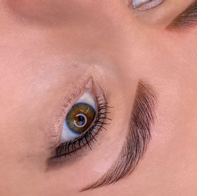 Коррекция бровей