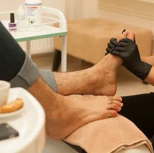 Мужской педикюр