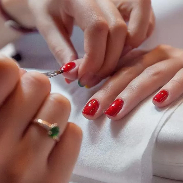 Маникюр обычный лак