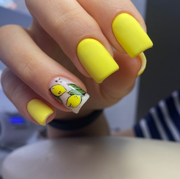 Коррекция наращенных ногтей с дизайном