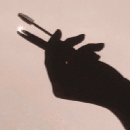 Коррекция бровей