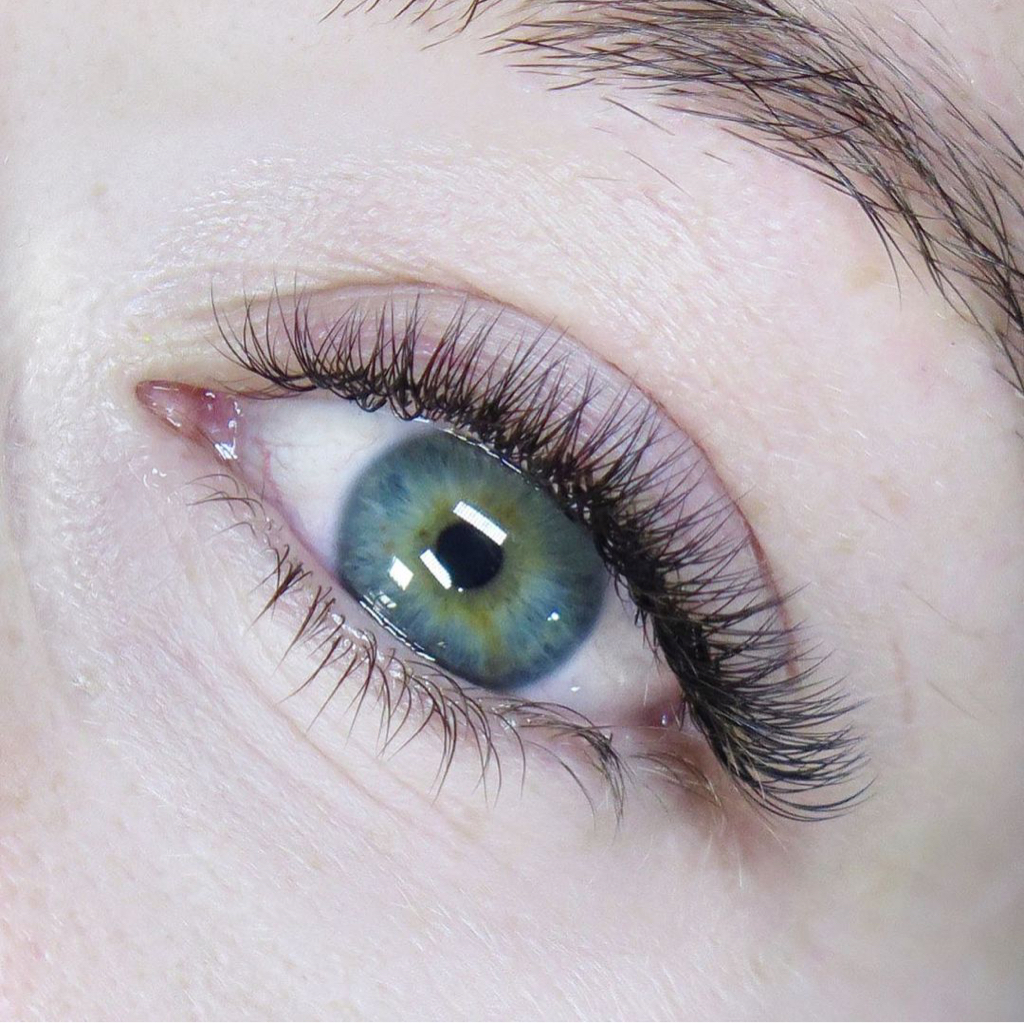 Экспресс наращивание ресниц