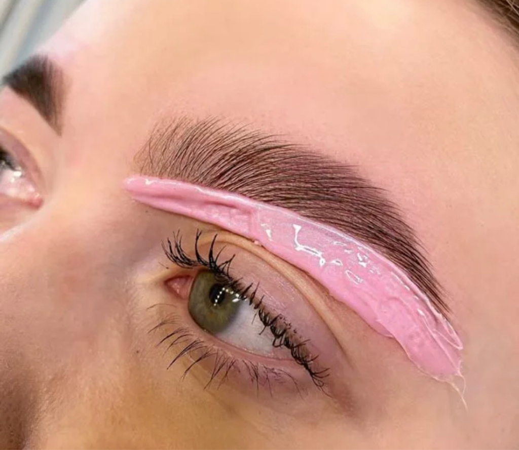 Коррекция бровей (пинцет/воск)