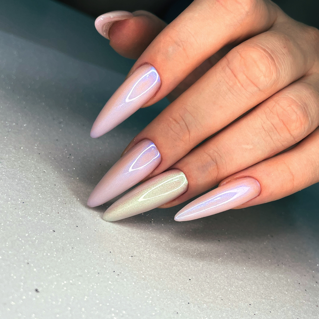 Наращивание ногтей акригелем/гелем на верхние или нижние формы ОДНОТОН без дизайна Короткая и средняя длины