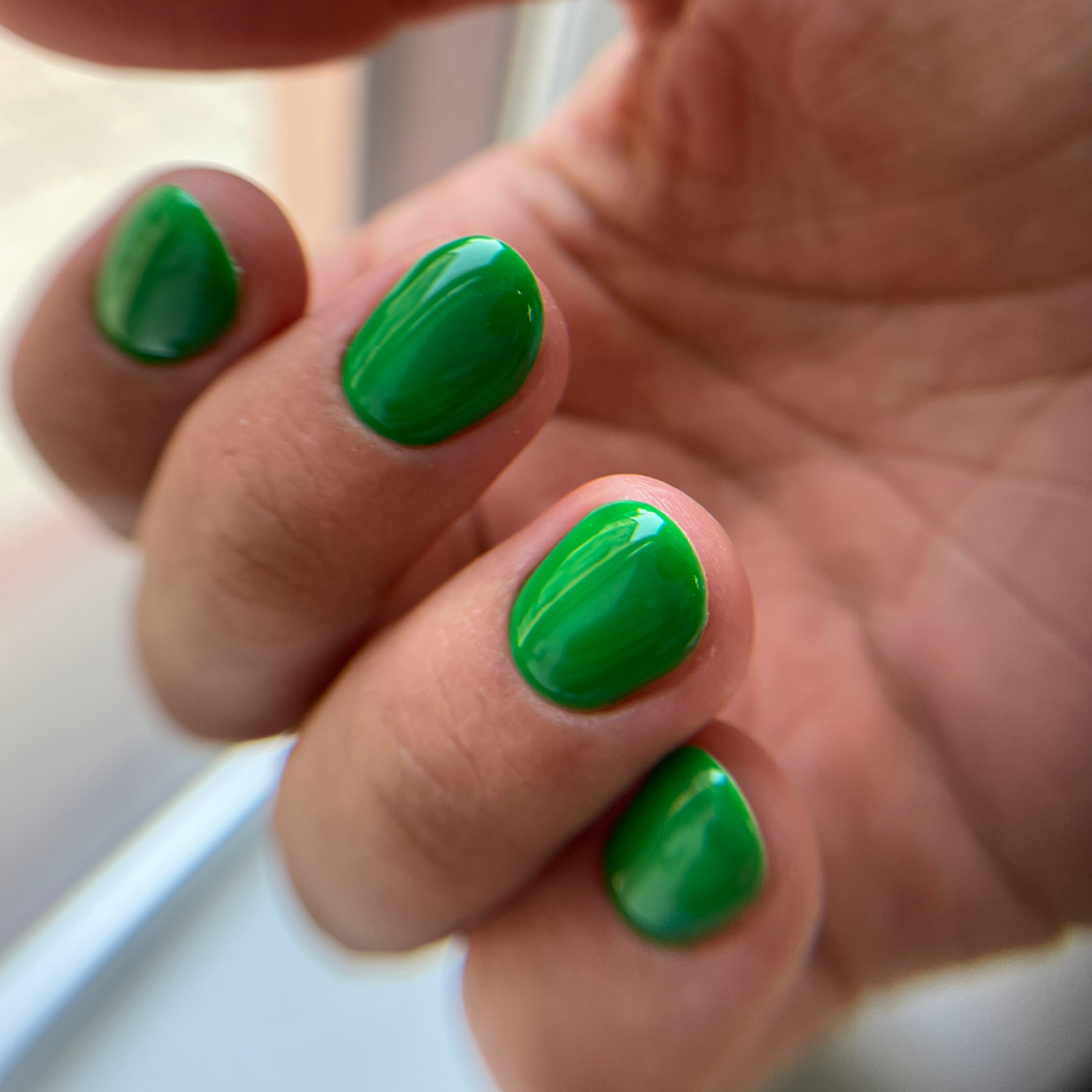 Манікюр з покриттям гель-лак