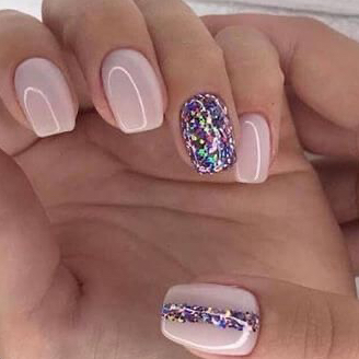 Маникюр с покрытием в один тон