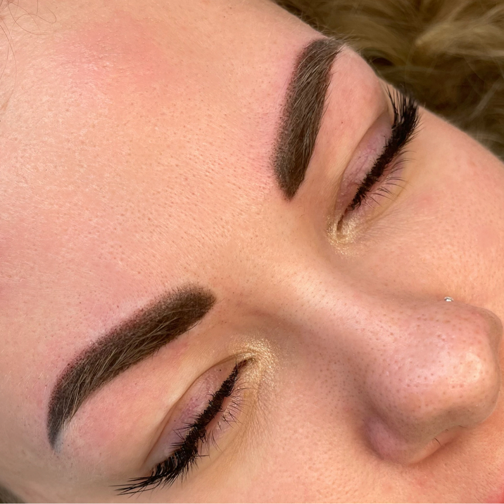 Перманентный макияж бровей