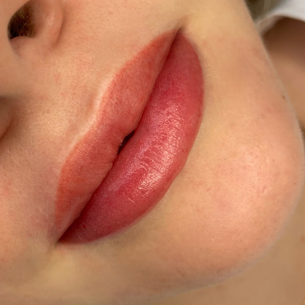 Коррекция перманентного макияжа губ