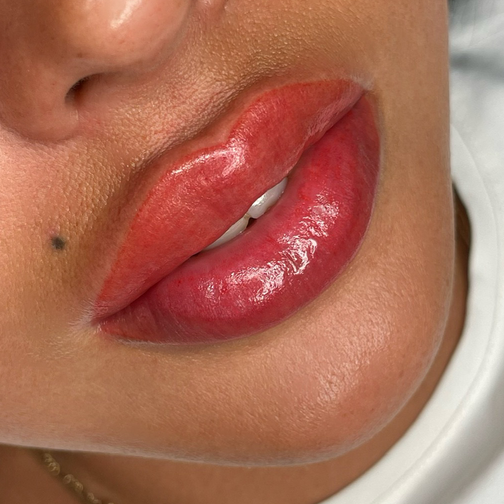 Перманентный макияж губ