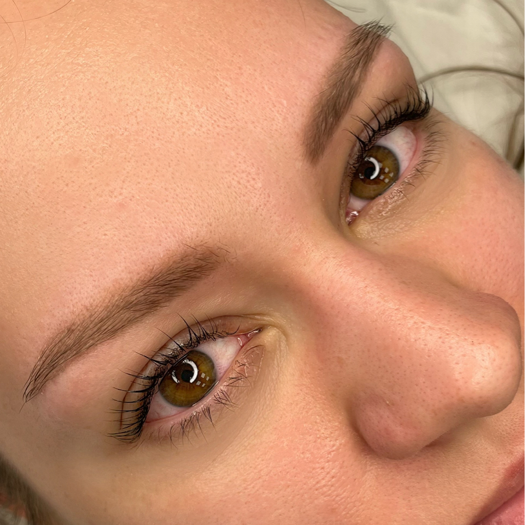 Коррекция перманентного макияжа бровей