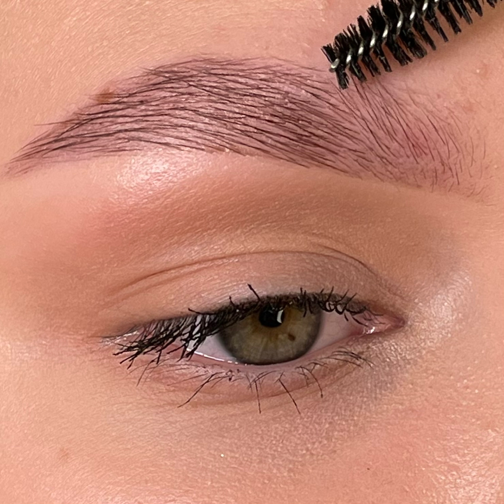 Комплексное оформление бровей с окрашиванием