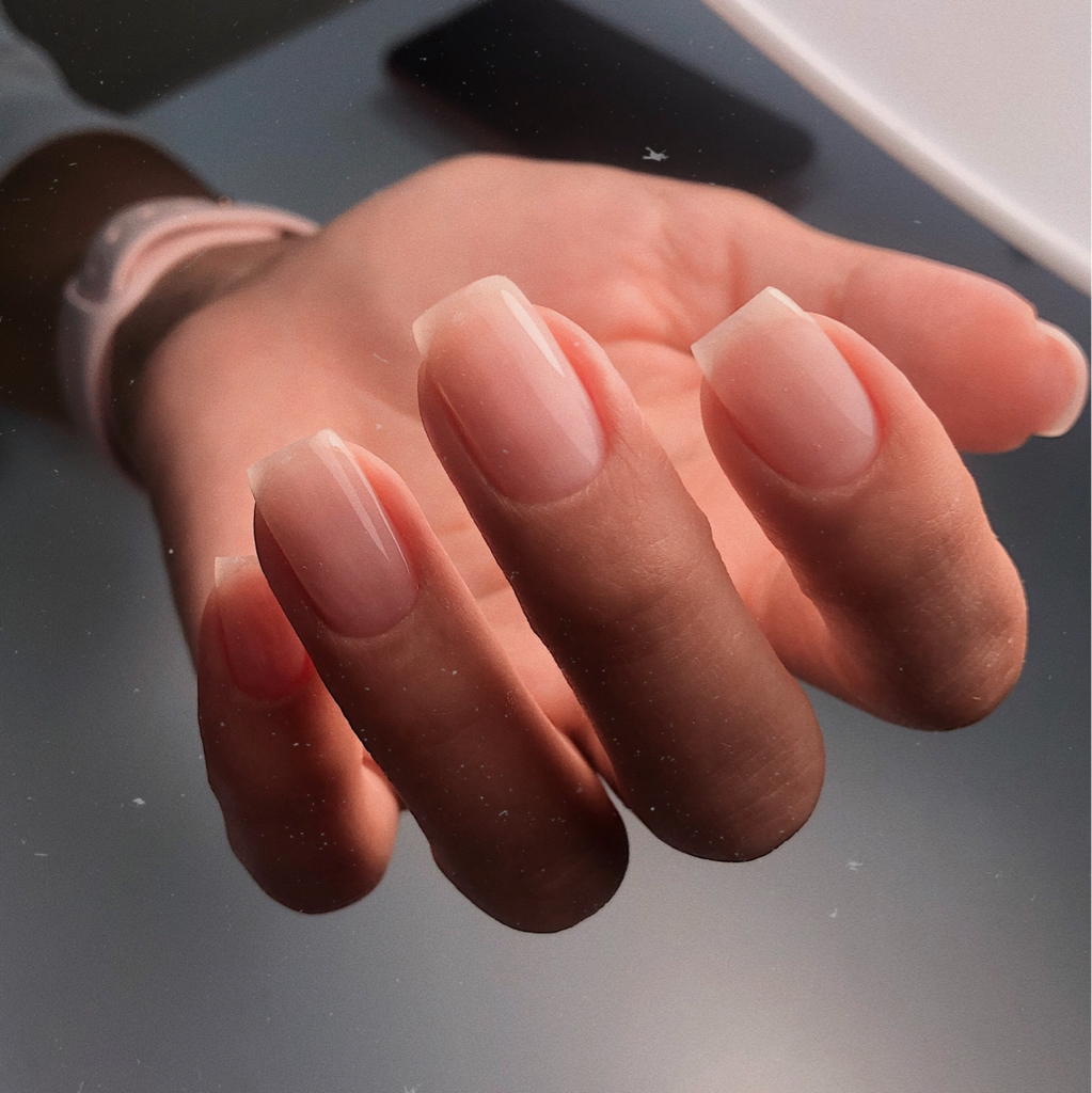 Маникюр + ремонт/доращивание+покрытие (ОДНОТОН)