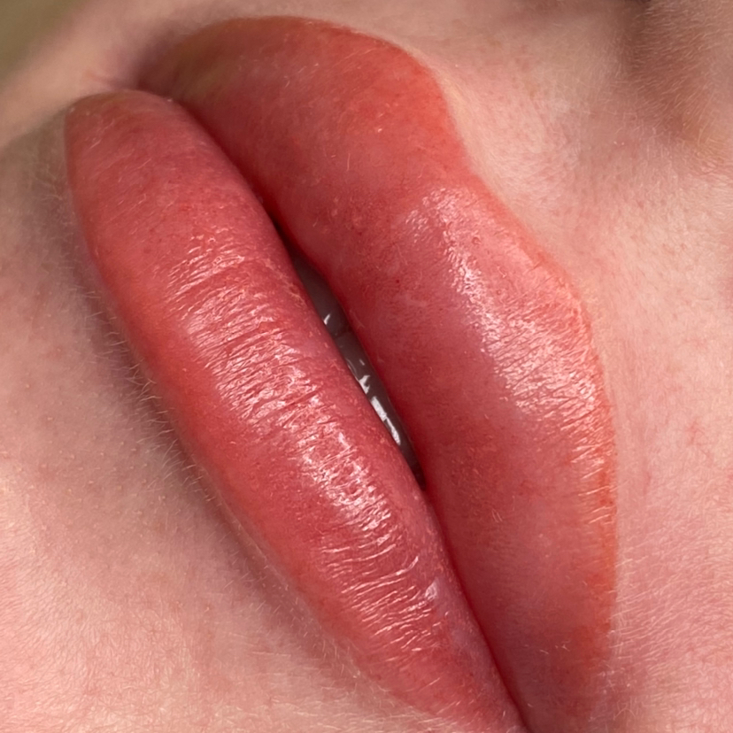 Перманентный макияж губ