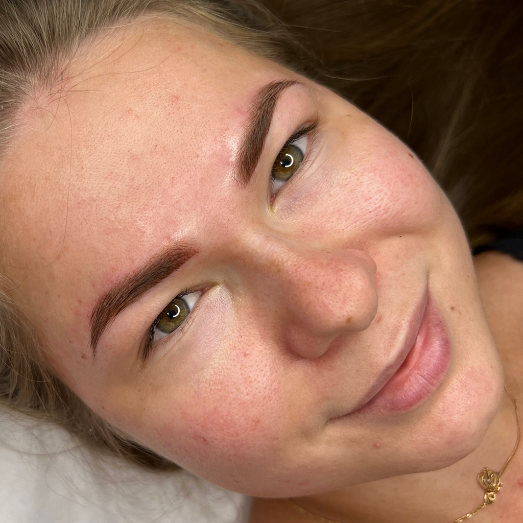 Коррекция татуажа бровей с растушёвкой