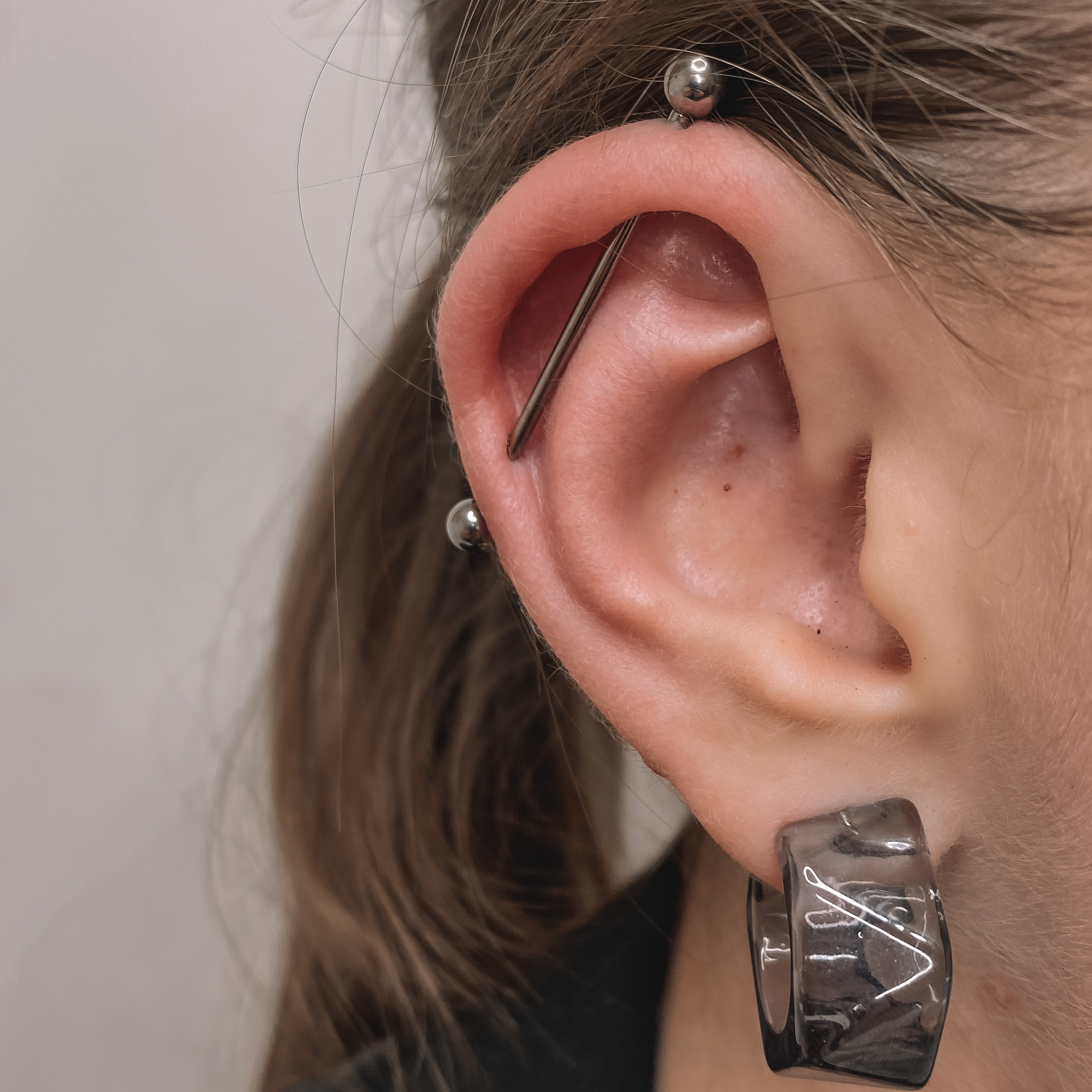 Замена украшения для пирсинга