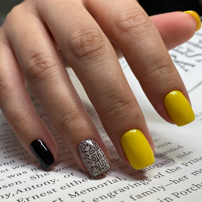 маникюр с легким дизайном