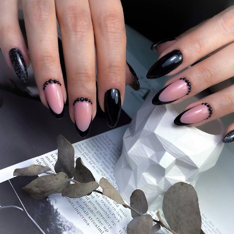 маникюр со сложным дизайном \ френч