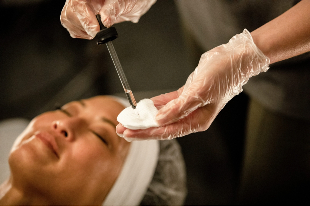 ГЛАДКОСТЬ+ЧИСТОТА Пилинг+чистка лицо
+набор кремов