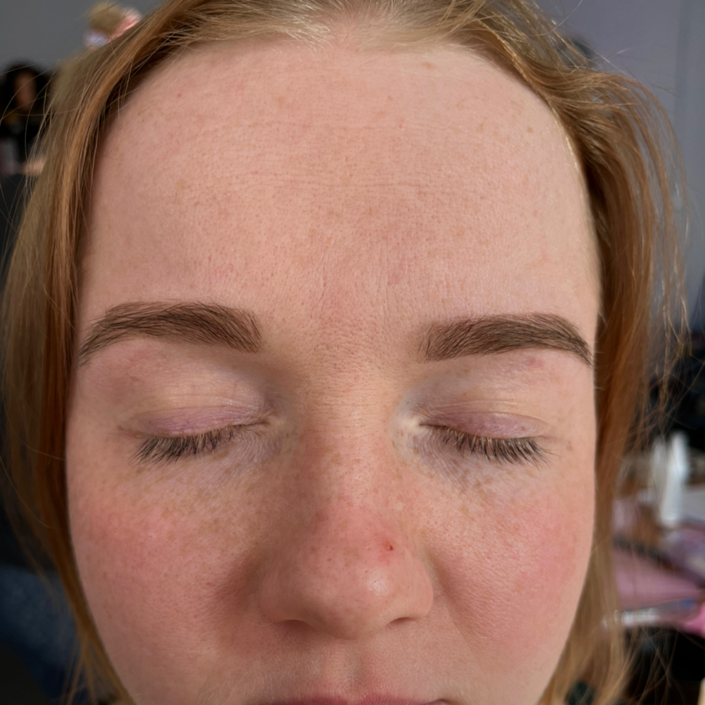 Окрашивание бровей