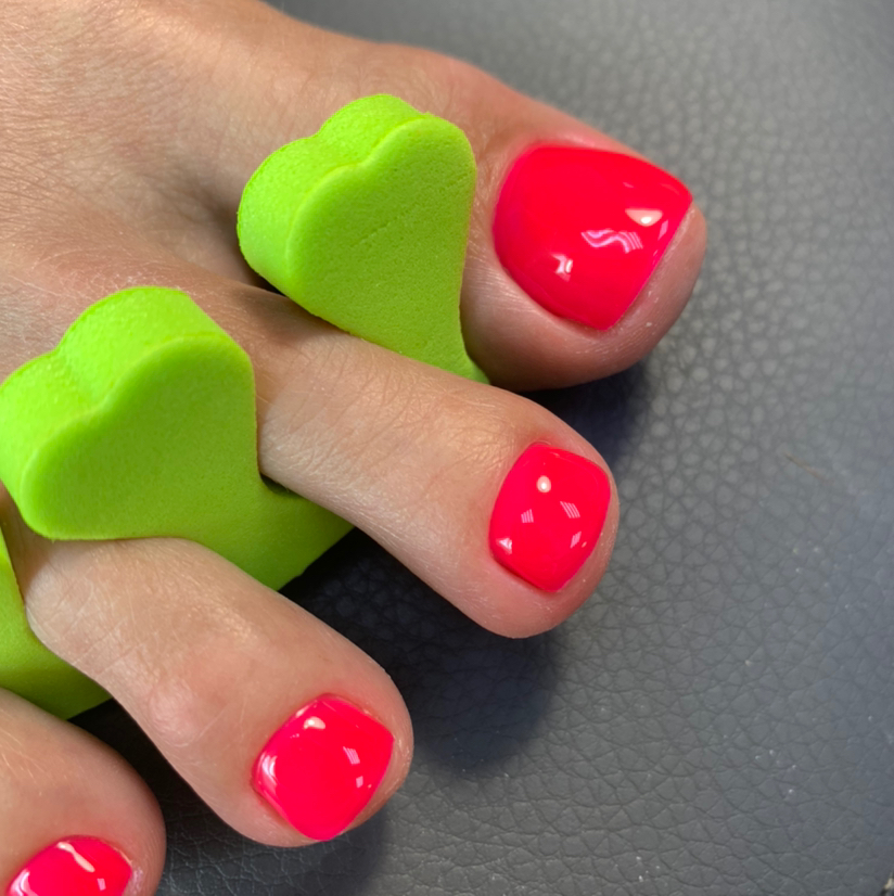 Педикюр (полностью) и покрытие гель лаком