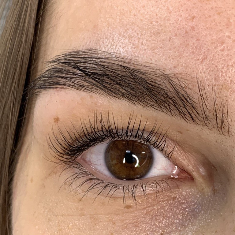 Выгодное Комбо: Ламинирование ресниц+ оформление бровей