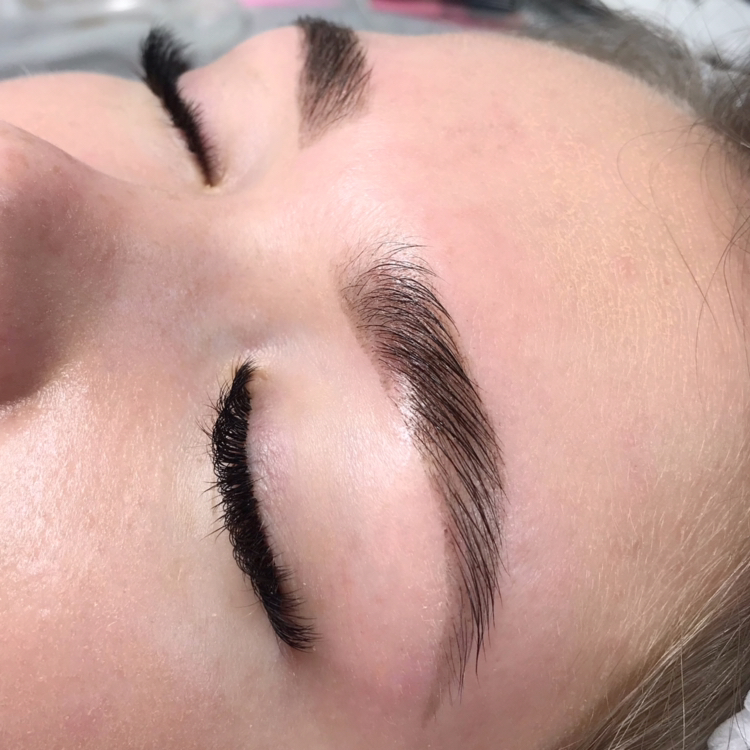 Долговременная укладка бровей