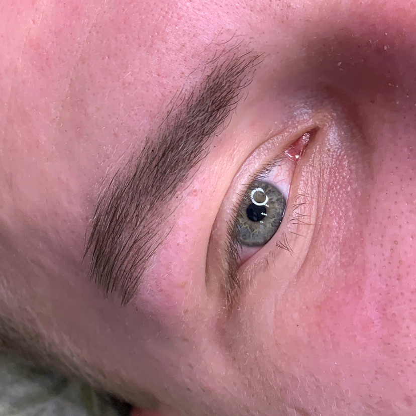 Мужская коррекция бровей