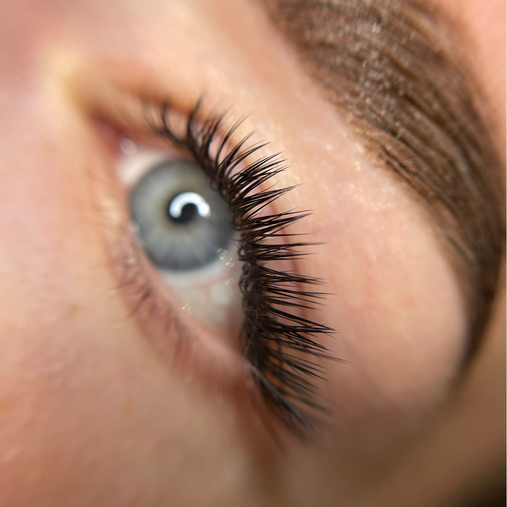 Наращивание ресниц 2,3д