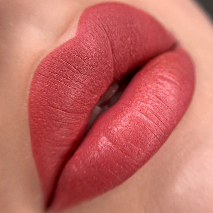 Перманентный макияж губ