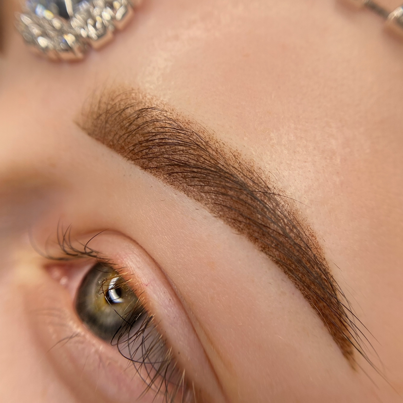 Перманентный макияж бровей