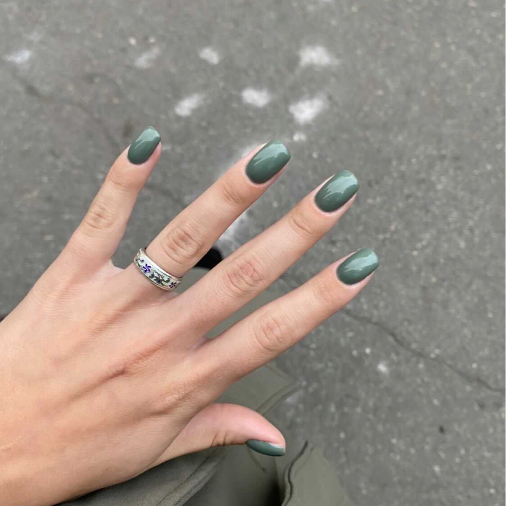 Маникюр с однотонным покрытием