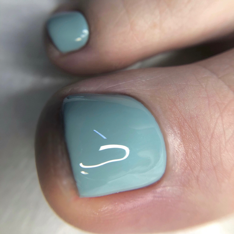 Педикюр с покрытием (стопы без трещин)