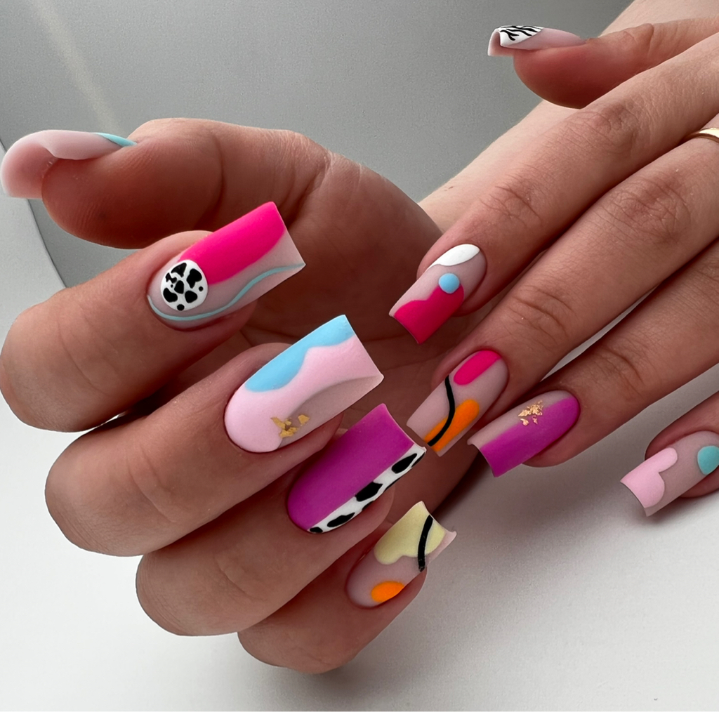 Комплекс «XL»
•Снятие покрытия
•Маникюр
•Наращивание жестким материалом (3 размер)