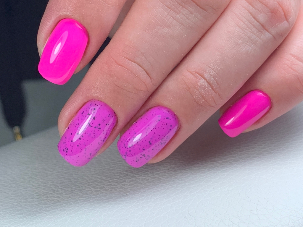 Комбинированный маникюр с наращиванием ногтей