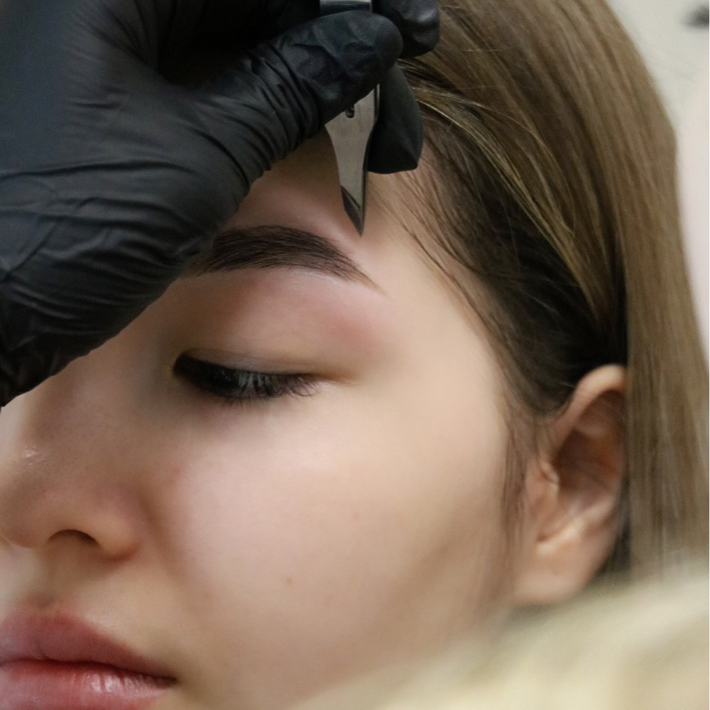 Коррекция бровей