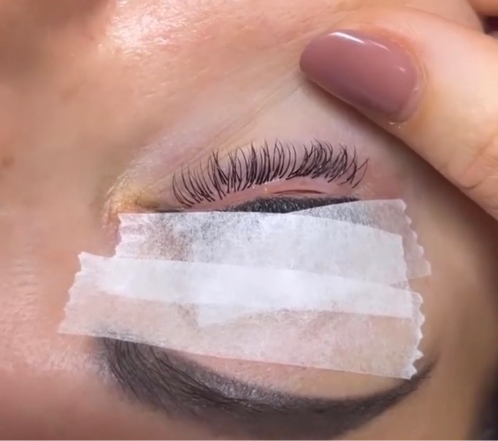 Наращивание нижних ресниц