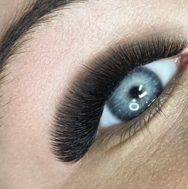 Наращивание ресниц 3d