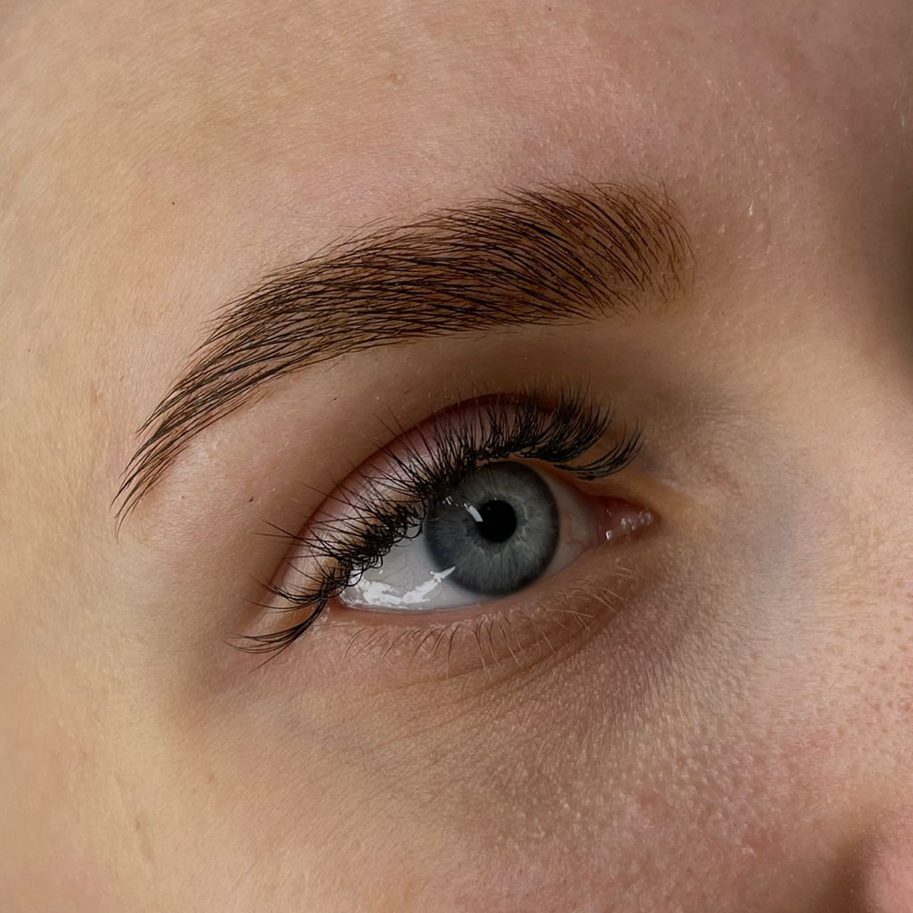 Коррекция и окрашивание бровей